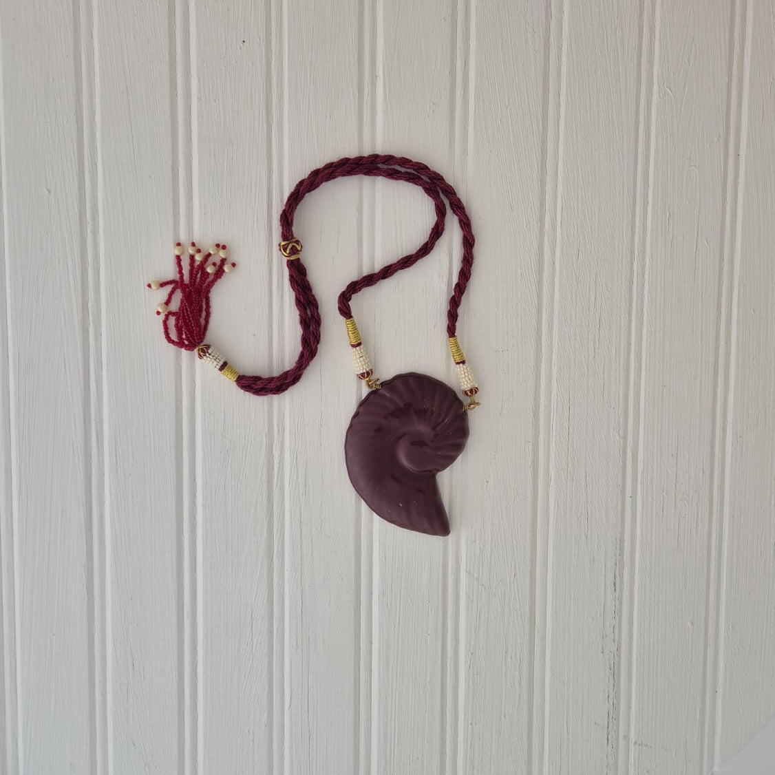 Adjustable Shell Necklace Maroon