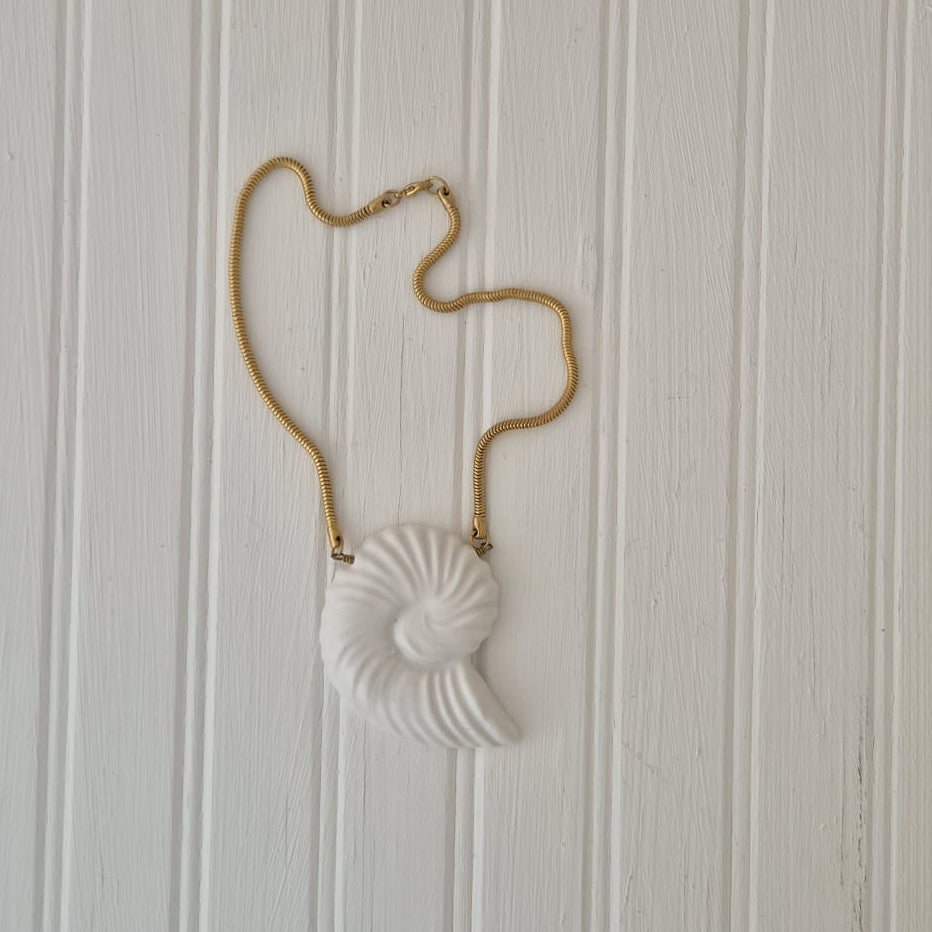 Shell Choker White