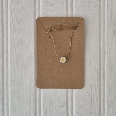 Daisy String Necklace