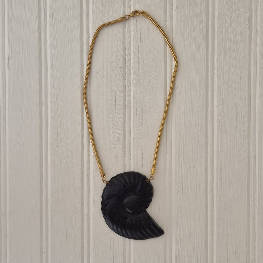 Shell Choker Black
